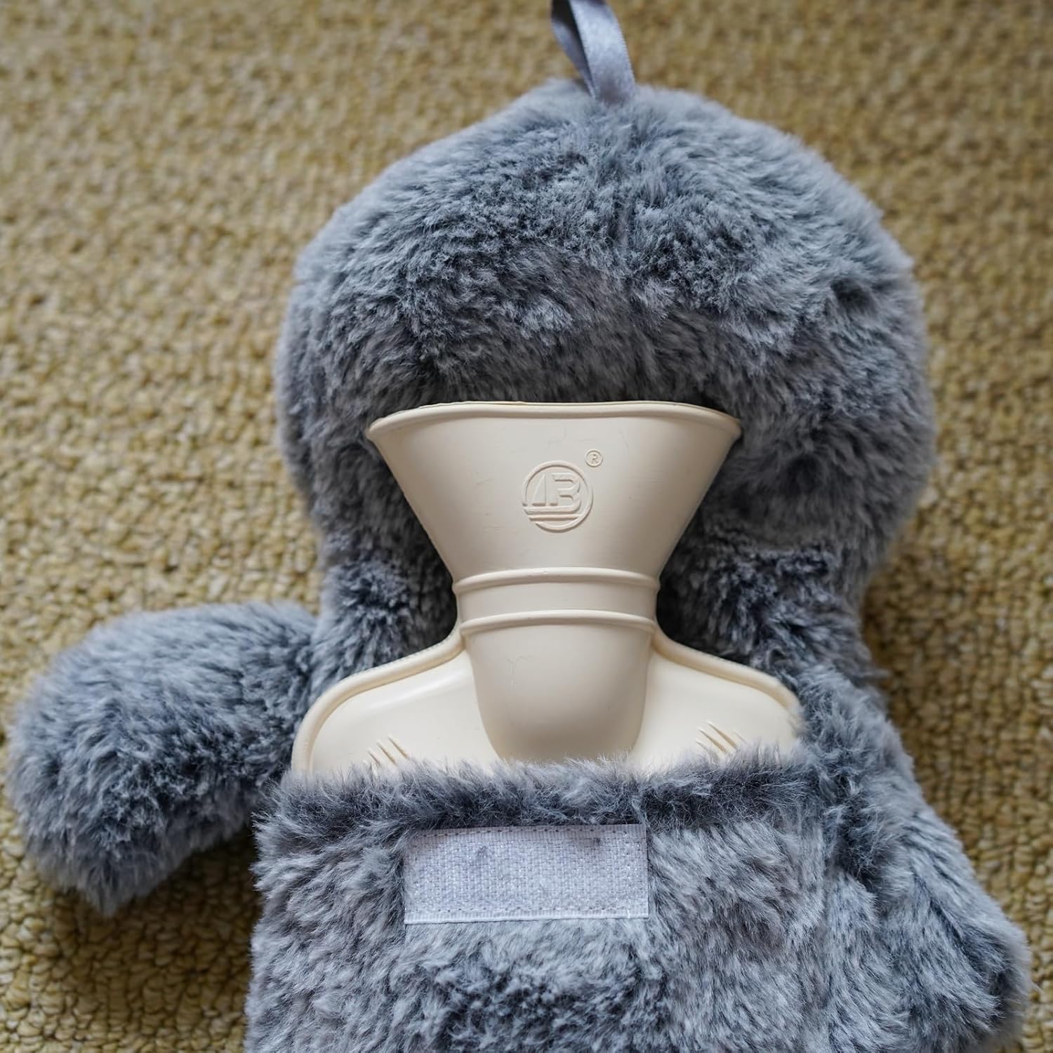 Bouillote Peluche Chauffante, Bouillotte Eau Chaude pour Enfant et Adulte, Cute Bouillotte Peluche avec Couvercle Souple 500ml, Cadeaux pour et Hiver, Mère, Fille, Petite Amie(Pingouin)